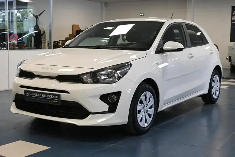 Blanc Utilisé 2023 Kia Rio Active Berline | 12 888 € (Bon prix) - Image 1/4