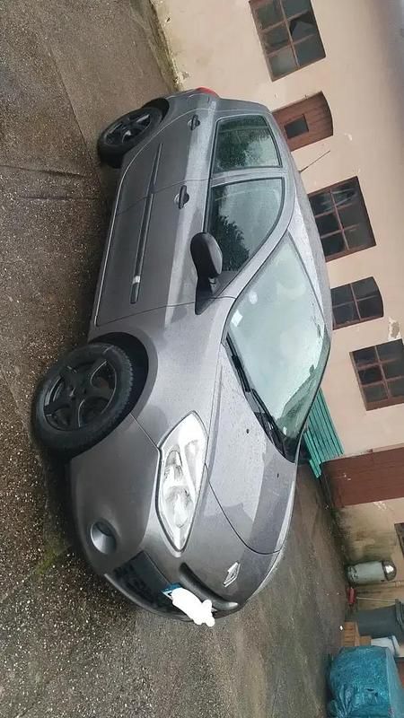 Gris Occasion 2013 Renault Clio III Berline | 4 999 € (Prix juste) - Image 1/4