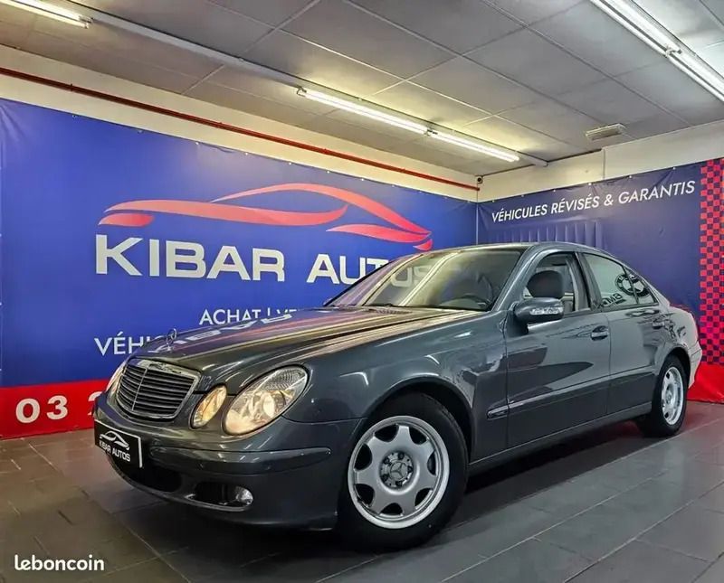 Gris Utilisé 2005 Mercedes E200 Classic Berline | 6 500 € - Image 1/4