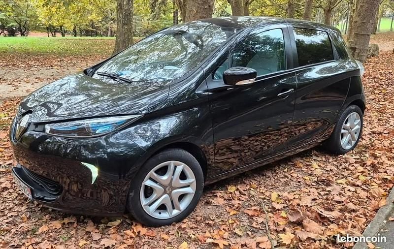 Noir Utilisé 2015 Renault Zoe Citadine | 3 990 € (Prix juste) - Image 1/4