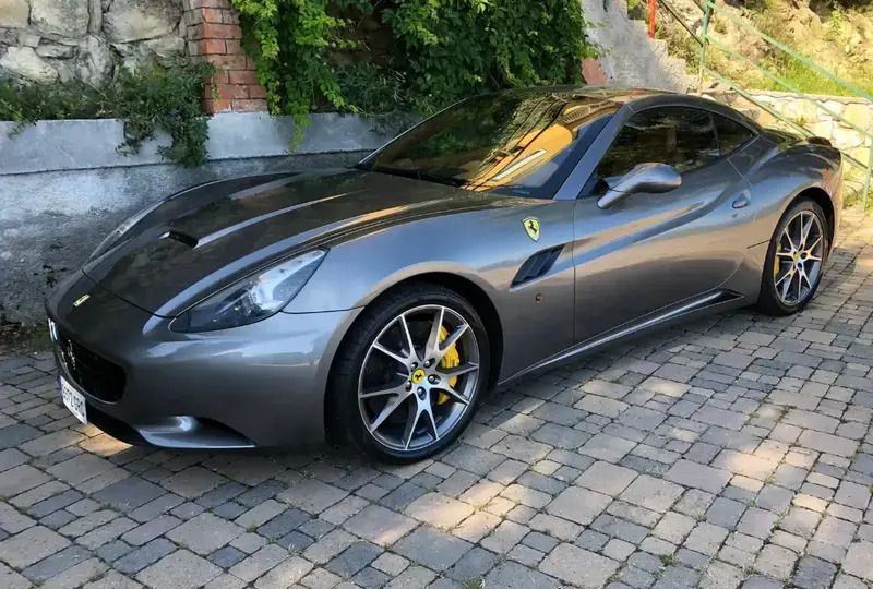 Gris Utilisé 2009 Ferrari California Cabriolet | 99 990 € - Image 1/4