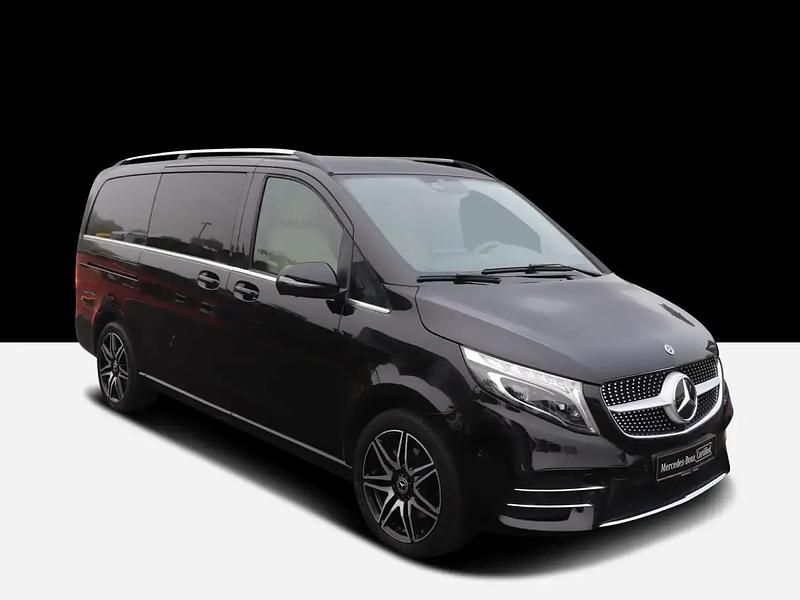 Noir Occasion 2022 Mercedes V300 Exclusive Monospace | 69 490 € (Prix juste) - Image 1/4