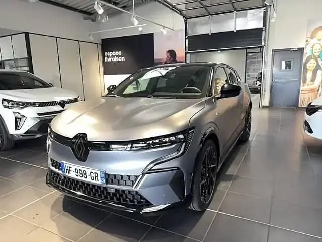 Gris schiste satin / toit noir étoilé Occasion 2025 Renault Megane E-Tech Berline | 36 290 € - Image 1/4