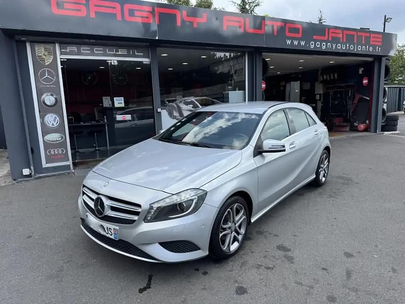 Gris Utilisé 2015 Mercedes A180 Berline | 10 990 € (Bon prix) - Image 1/4