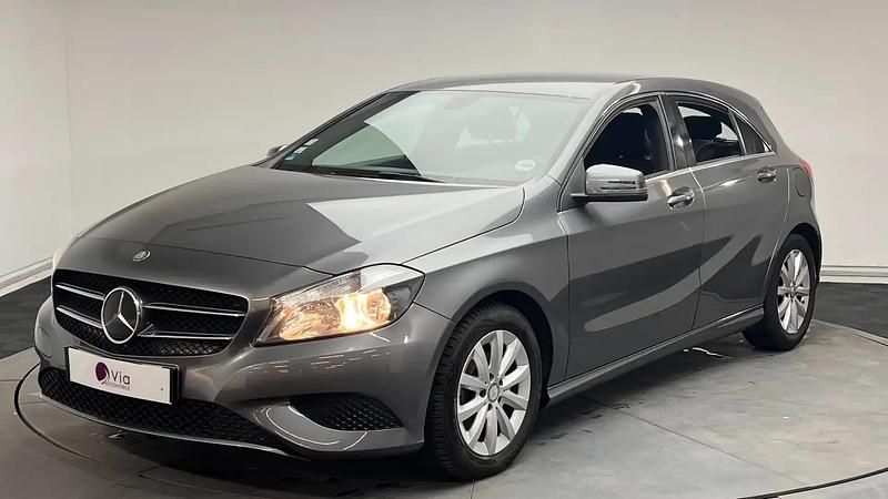 Gris Occasion 2015 Mercedes A180 Berline | 11 990 € (Prix juste) - Image 1/4