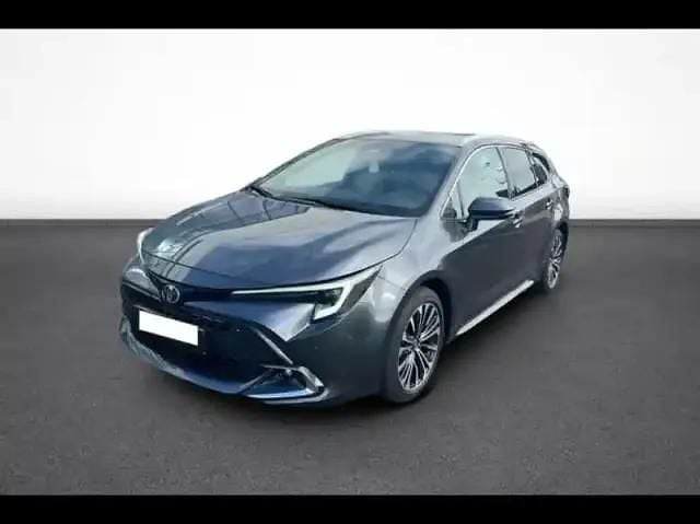 Gris atlas métallisé Utilisé 2024 Toyota Corolla Design Break | 28 480 € (Prix juste) - Image 1/4