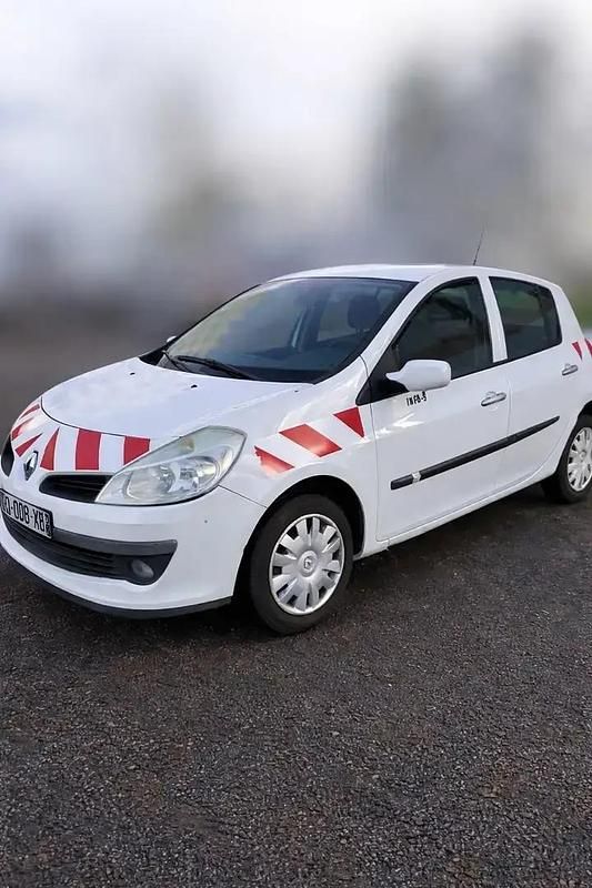 Occasion 2007 Renault Clio II Expression Berline | 3 300 € (Prix juste) - Image 1/4