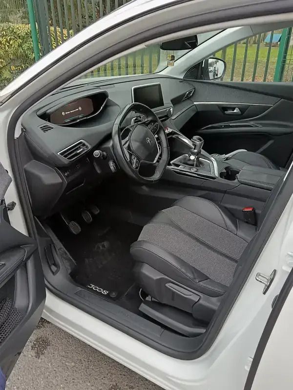 Image 2/4