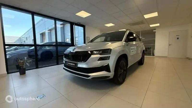 Gris Utilisé 2025 Skoda Karoq SportLine SUV | 38 999 € - Image 1/4