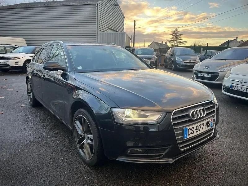 Noir Utilisé 2013 Audi A4 Ambition Break | 11 990 € - Image 1/4