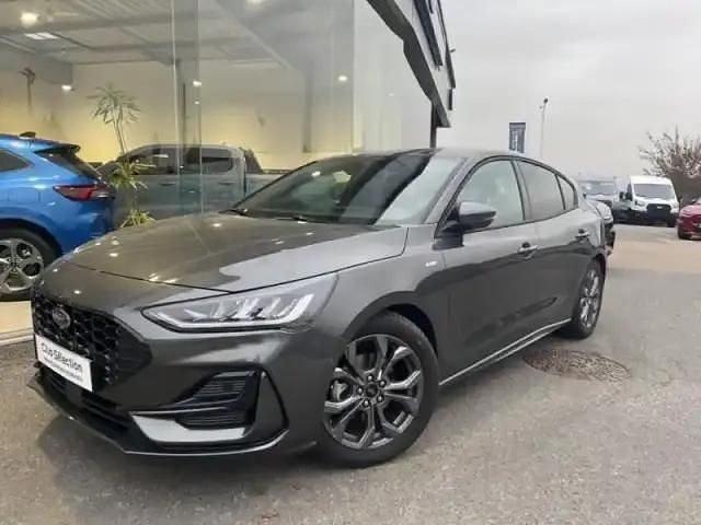 Gris magnetic mã©tallisã© Nouvelle 2025 Ford Focus ST-Line X Berline | 28 990 € (Prix cher) - Image 1/4