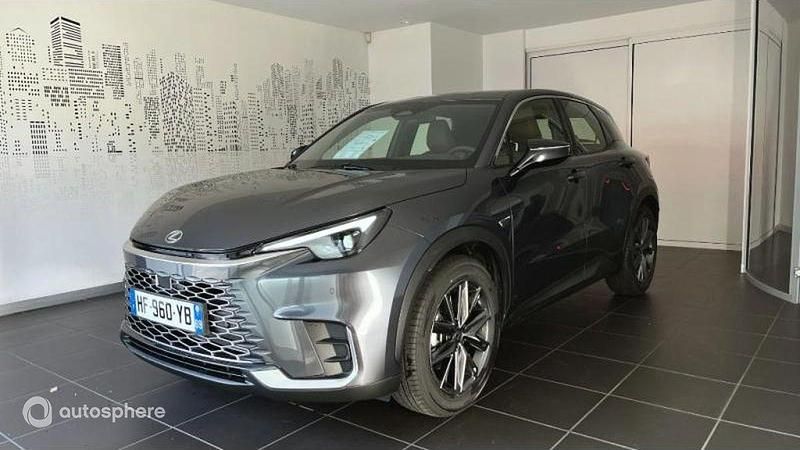 Gris Utilisé 2025 Lexus LBX SUV | 35 900 € (Prix juste) - Image 1/4
