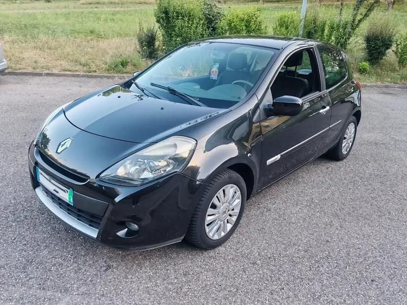 Utilisé 2011 Renault Clio III Expression Berline | 3 800 € (Prix juste) - Image 1/4
