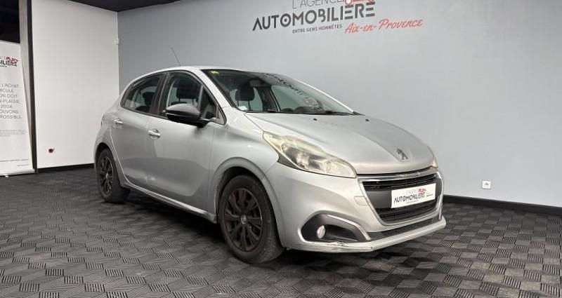 Gris Occasion 2015 Peugeot 208 Citadine | 5 990 € (Prix juste) - Image 1/4