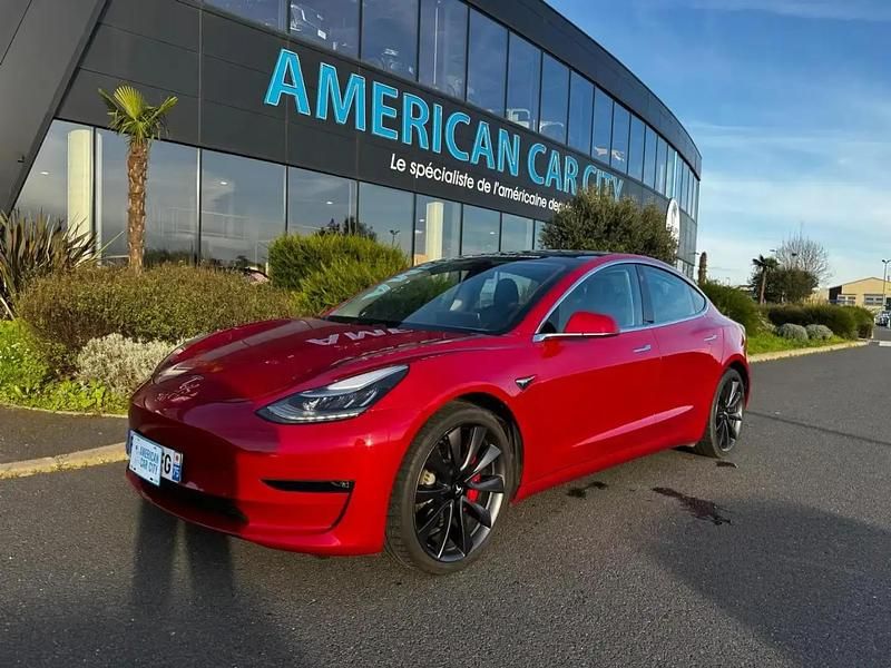 Rouge Occasion 2019 Tesla Model 3 Performance Berline | 31 990 € (Prix juste) - Image 1/4