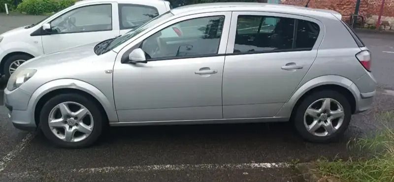 Gris Utilisé 2006 Opel Astra Edition Break | 1 600 € - Image 1/4