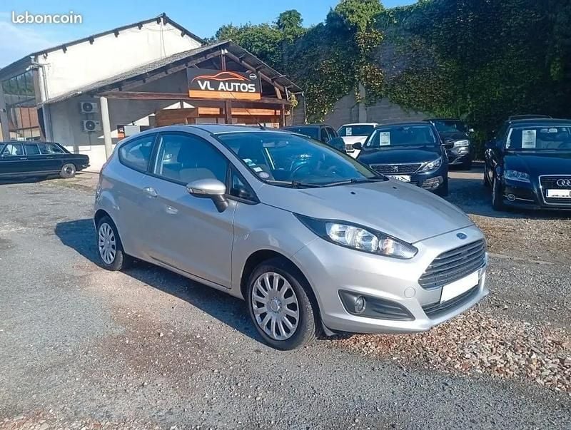 Gris Utilisé 2015 Ford Fiesta Citadine | 6 850 € (Prix juste) - Image 1/4