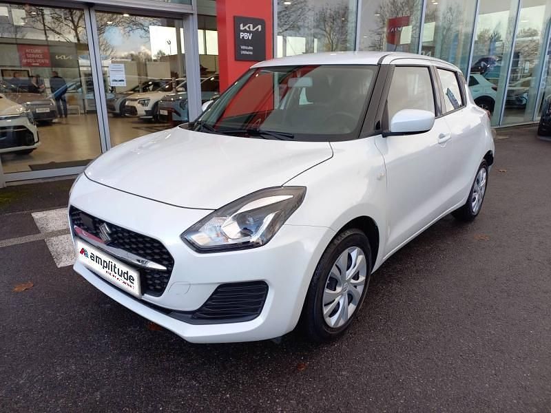 Pure white pearl métallisé Utilisé 2023 Suzuki Swift Citadine | 13 489 € (Prix juste) - Image 1/4
