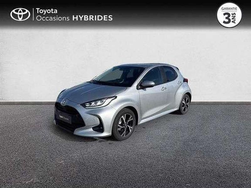 Gris minéral (m) Occasion 2025 Toyota Yaris Hybrid Design Berline | 23 980 € (Prix assez cher) - Image 1/1