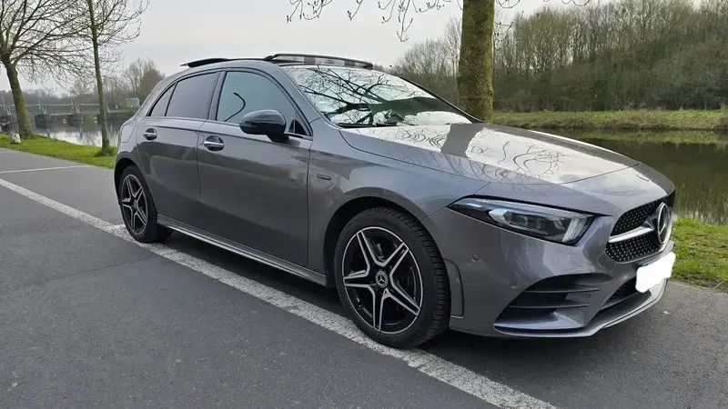 Gris Utilisé 2020 Mercedes A250 AMG line Berline | 31 000 € (Prix cher) - Image 1/4