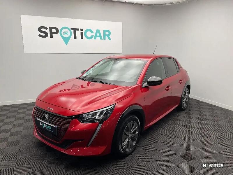 Rouge Utilisé 2024 Peugeot e-208 Allure Citadine | 19 990 € (Prix juste) - Image 1/4