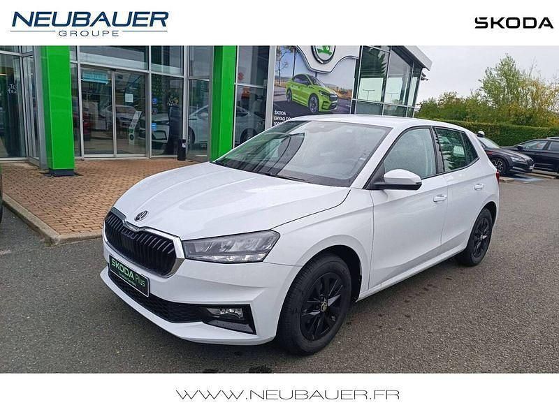 Moon white metallic Utilisé 2023 Skoda Fabia Ambition Citadine | 15 990 € (Prix juste) - Image 1/4