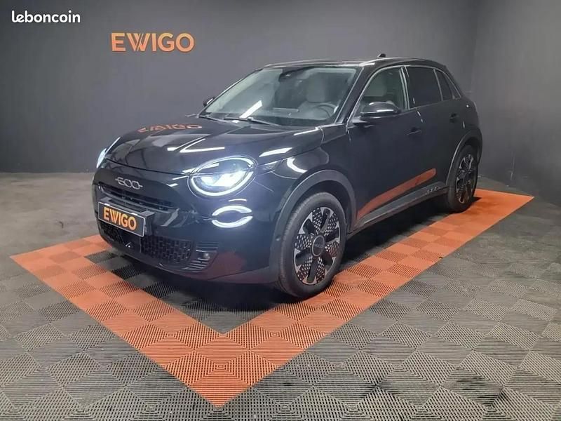 Noir Utilisé 2024 Fiat 600 La Prima SUV | 20 990 € (Prix juste) - Image 1/4