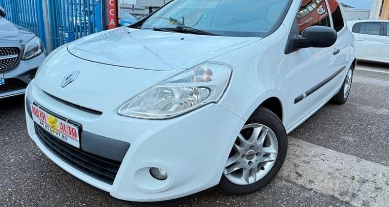 Occasion Renault Clio III Expression 76 ch (55 kW) 2009 Blanc Citadine
