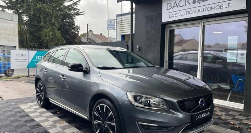 Gris Utilisé 2016 Volvo V60 CC Summum Break | 18 990 € - Image 1/4