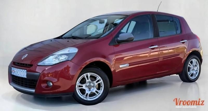 Rouge Occasion 2010 Renault Clio II Expression Citadine | 7 990 € (Prix juste) - Image 1/4