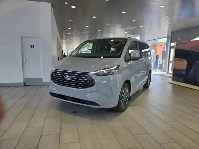 Gris matter spéciale Utilisé 2025 Ford Tourneo Titanium X Monospace | 65 990 € - Image 1/4