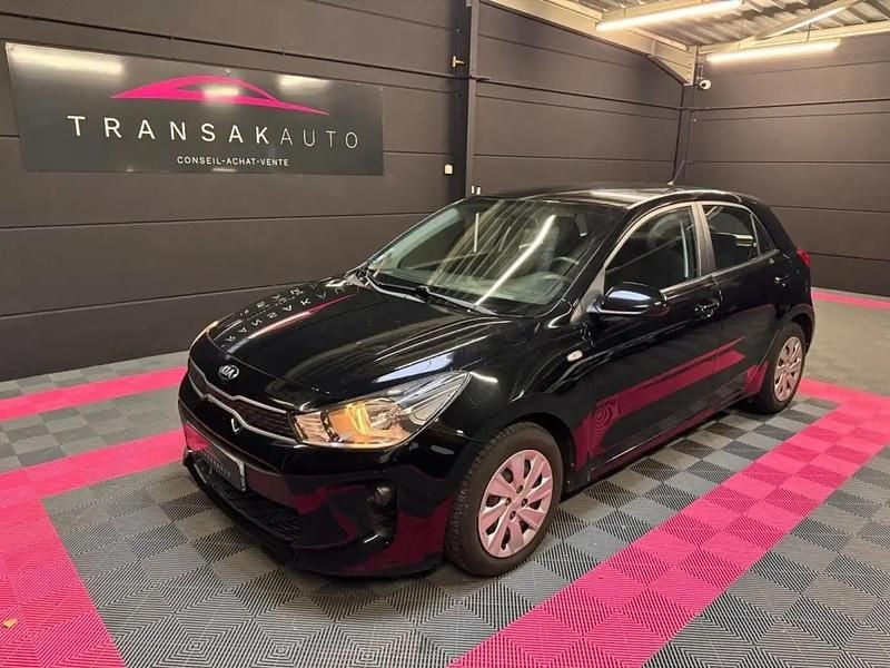Noir Utilisé 2017 Kia Rio Motion Berline | 7 990 € (Prix juste) - Image 1/4