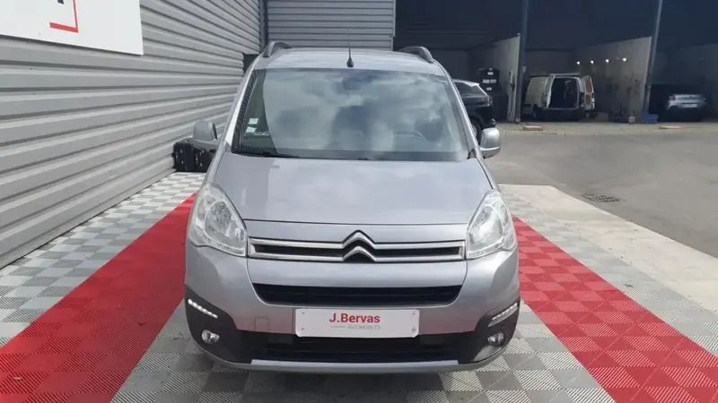 Image 2/4