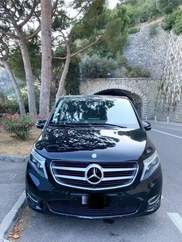 Utilisé 2014 Mercedes V220 Executive Monospace | 49 990 € - Image 1/4