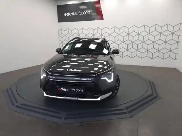 Gris Utilisé 2025 Kia Niro Premium SUV | 31 960 € (Prix juste) - Image 1/4