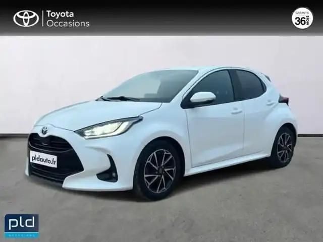 Blanc Occasion 2022 Toyota Yaris Hybrid Design Berline | 18 490 € (Prix juste) - Image 1/4