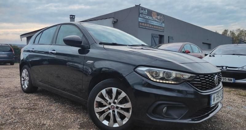 Noir Utilisé 2017 Fiat Tipo Lounge Berline | 9 999 € (Prix juste) - Image 1/4
