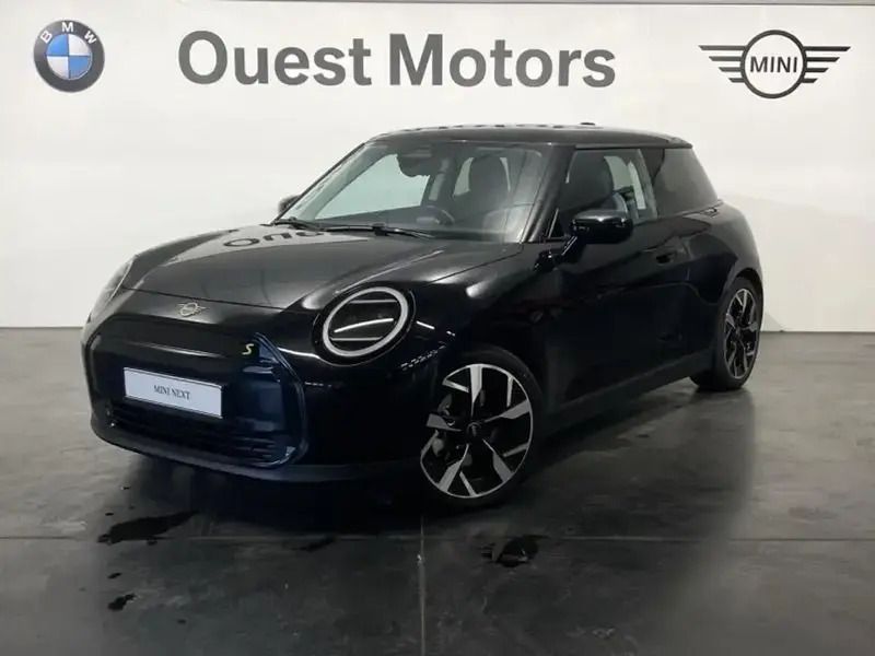 Noir Utilisé 2024 Mini Cooper SE Classic Citadine | 39 490 € - Image 1/4