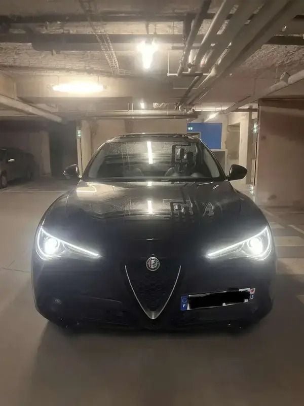 Utilisé 2018 Alfa Romeo Stelvio Super SUV | 20 500 € (Bon prix) - Image 1/4