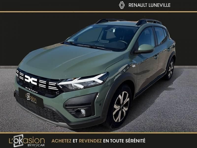 Gris Utilisé 2024 Dacia Sandero Expression Citadine | 16 960 € (Prix assez cher) - Image 1/4