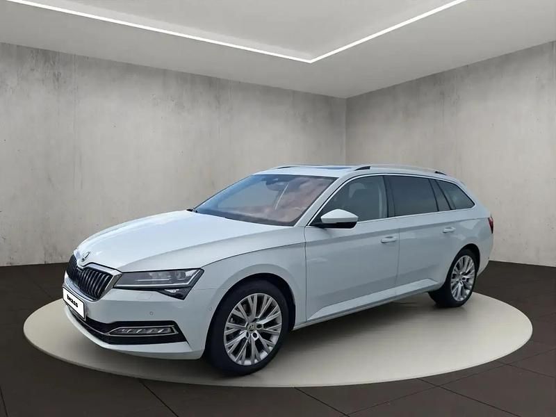 Blanc Utilisé 2025 Skoda Superb Style Break | 37 300 € (Prix juste) - Image 1/4