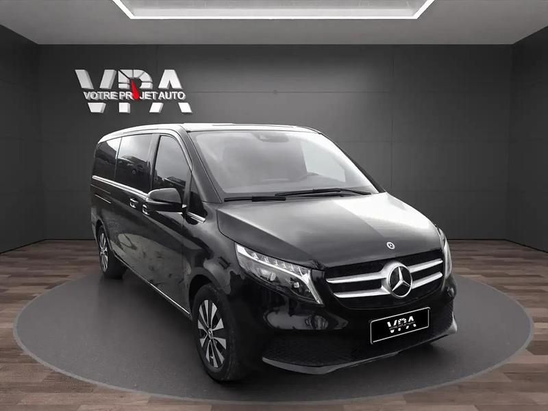 Noir Utilisé 2023 Mercedes V300 Monospace | 55 457 € - Image 1/4