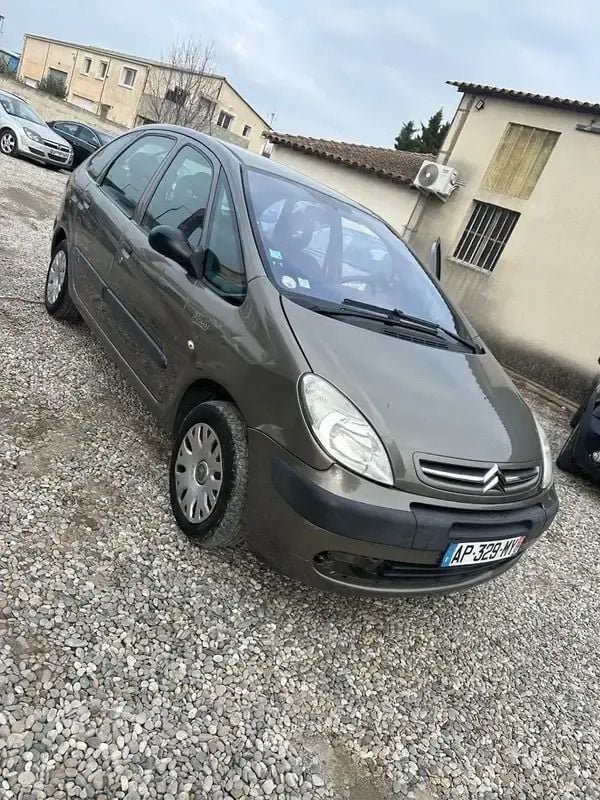 Utilisé 2010 Citroën Xsara Picasso Monospace | 2 400 € - Image 1/4