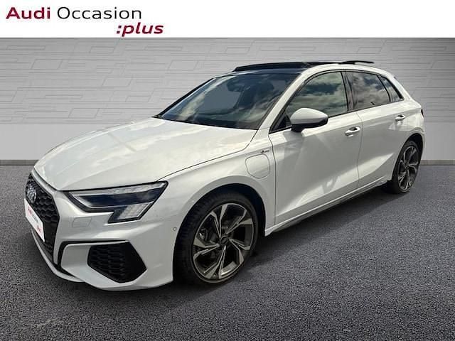 Blanc glacier métallisé Utilisé 2024 Audi A3 Sportback e-tron S-Line Berline | 36 990 € (Prix assez cher) - Image 1/4