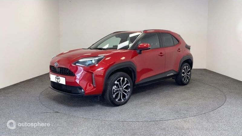 Rouge Utilisé 2023 Toyota Yaris Cross Design SUV | 24 299 € (Prix juste) - Image 1/4