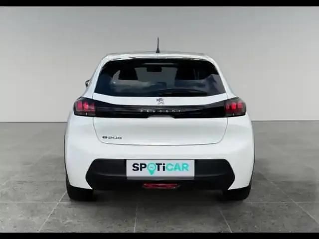 Occasion Peugeot e-208 Active 100 kW (137 ch) 2022 Blanc Citadine