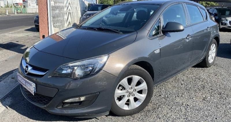 Utilisé 2013 Opel Astra Edition Berline | 4 990 € - Image 1/4