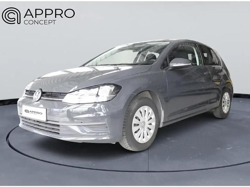 Gris Occasion 2018 VW Golf Trendline Berline | 13 790 € (Bon prix) - Image 1/4