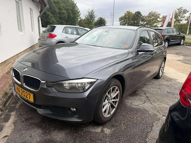 Gris Utilisé 2013 BMW 318 Sport Line Break | 5 899 € (Super prix) - Image 1/4