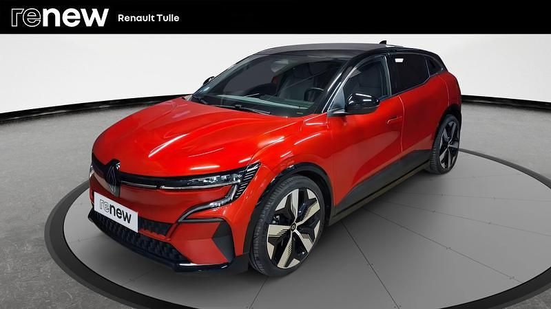 Rouge Utilisé 2022 Renault Mégane Techno Berline | 21 990 € (Bon prix) - Image 1/4